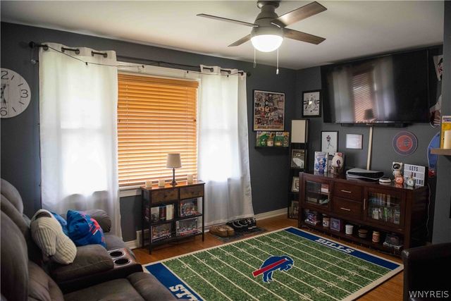 28 Fernwood Avenue, West Seneca, NY 14206