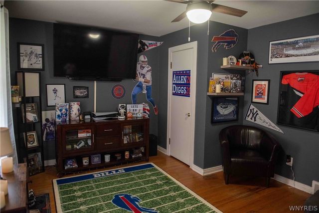 28 Fernwood Avenue, West Seneca, NY 14206