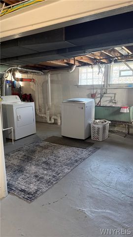 28 Fernwood Avenue, West Seneca, NY 14206