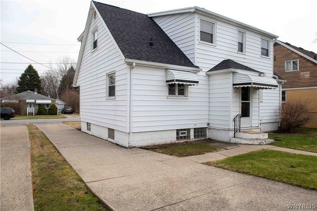 28 Fernwood Avenue, West Seneca, NY 14206
