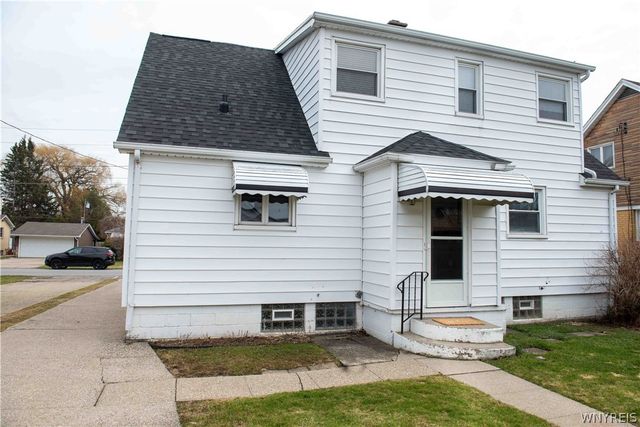 28 Fernwood Avenue, West Seneca, NY 14206