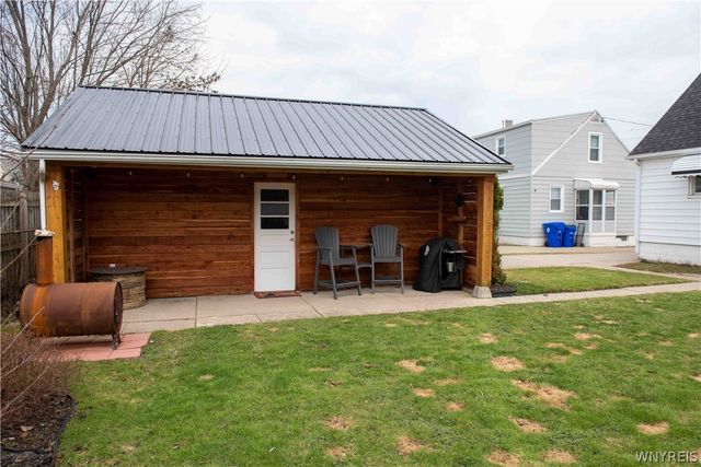 28 Fernwood Avenue, West Seneca, NY 14206