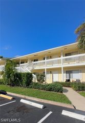 4629 Bayshore DR J7, Naples, FL 34112
