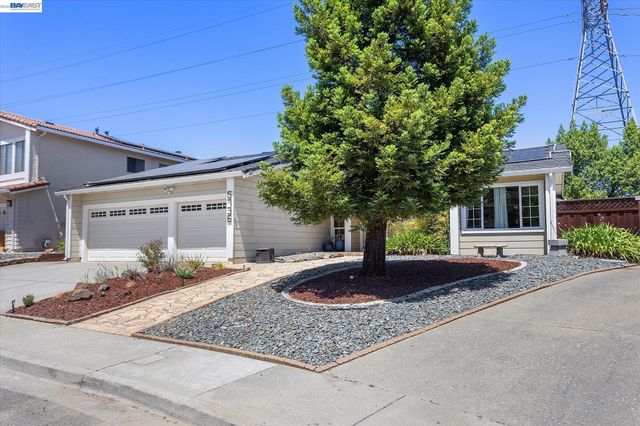 5736 Medallion Ct, Castro Valley, CA 94552