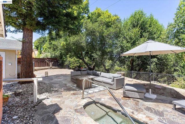 5736 Medallion Ct, Castro Valley, CA 94552