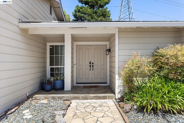 5736 Medallion Ct, Castro Valley, CA 94552