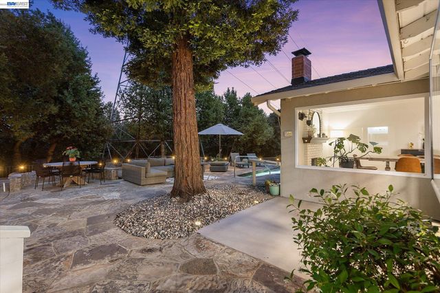 5736 Medallion Ct, Castro Valley, CA 94552