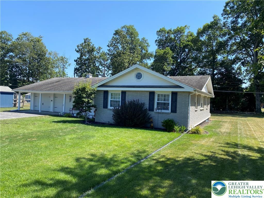 1035 Shadow Oaks Lane, Slatington Boro, PA 18080