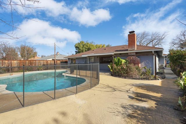 1921 Sherwood Ave, Modesto, CA 95350