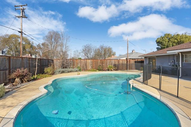 1921 Sherwood Ave, Modesto, CA 95350