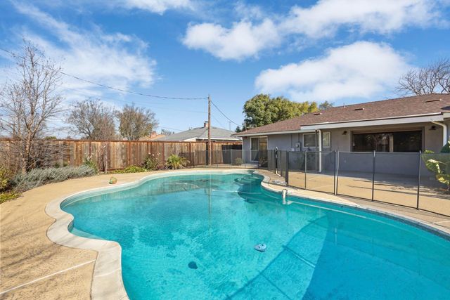 1921 Sherwood Ave, Modesto, CA 95350