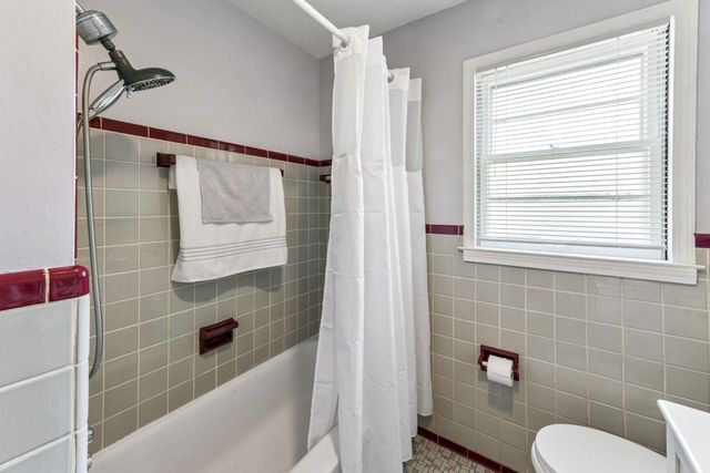 1802 Greenbrook Lane, Flint, MI 48507