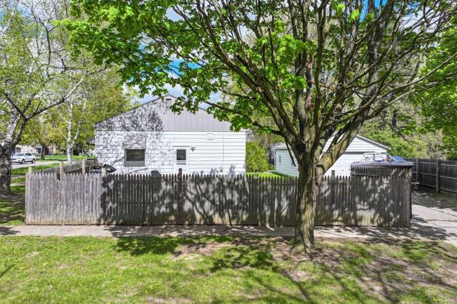 1802 Greenbrook Lane, Flint, MI 48507