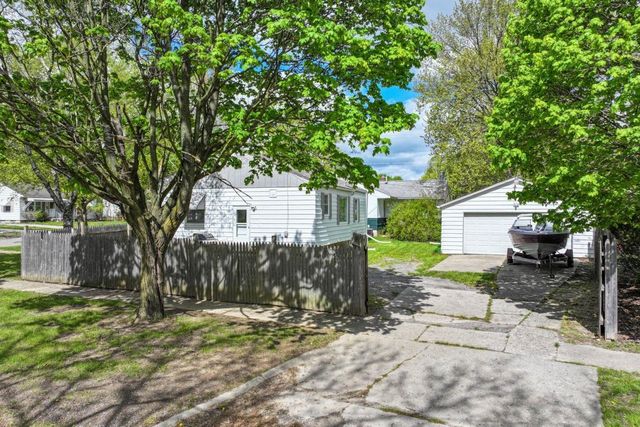 1802 Greenbrook Lane, Flint, MI 48507