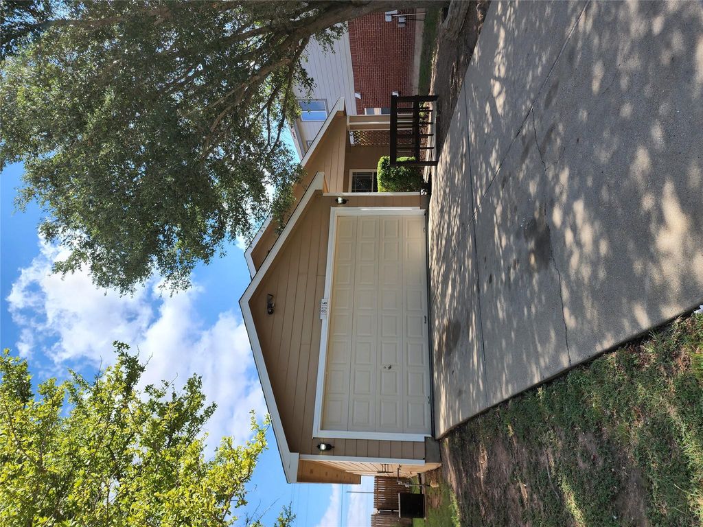 18016 Honey Locust LN, Elgin, TX 78621