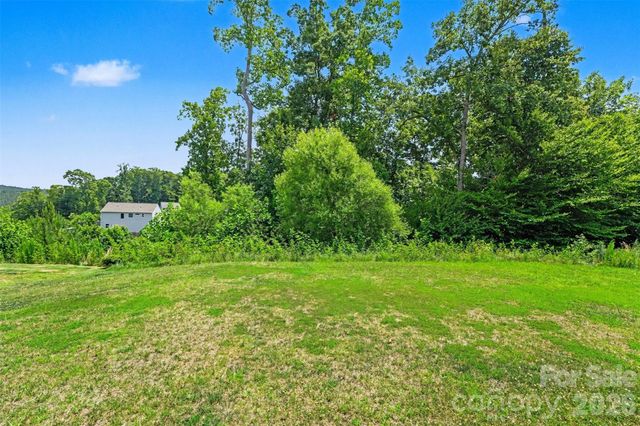 204 Hidden Lakes Road, Statesville, NC 28677