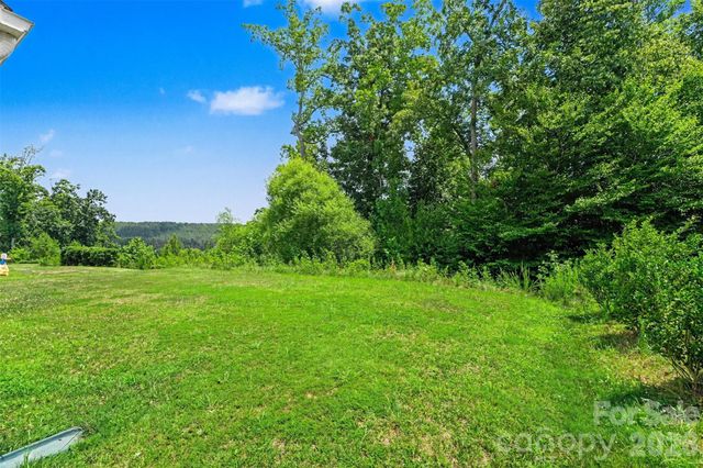 204 Hidden Lakes Road, Statesville, NC 28677