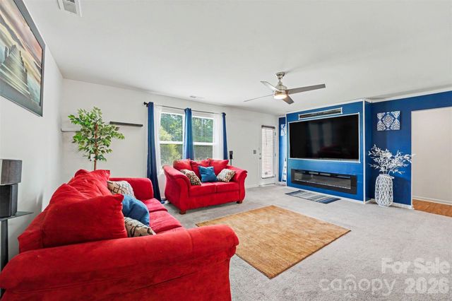 204 Hidden Lakes Road, Statesville, NC 28677