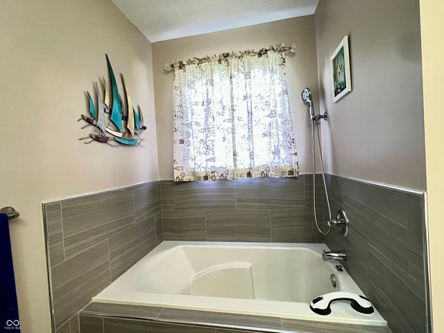 1204 Worcester Way, Greenfield, IN 46140