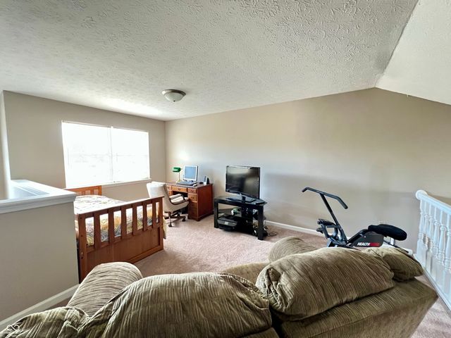 1204 Worcester Way, Greenfield, IN 46140