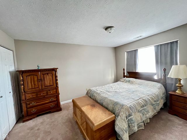1204 Worcester Way, Greenfield, IN 46140