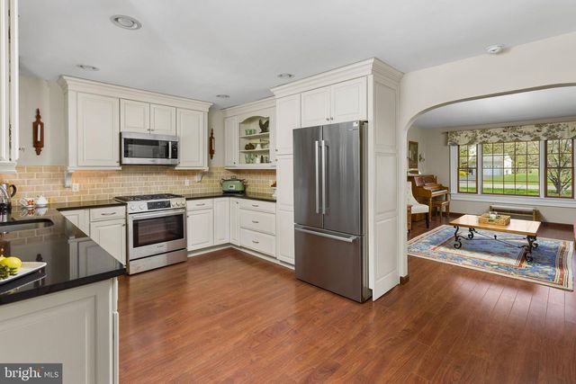 3 SIOUX RD, Pennington, NJ 08534