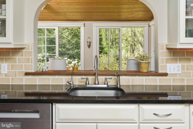 3 SIOUX RD, Pennington, NJ 08534