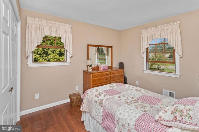 3 SIOUX RD, Pennington, NJ 08534