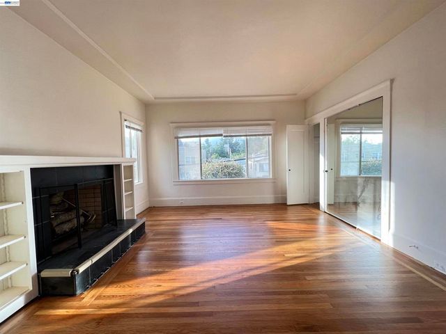 2418 Ashby Ave, Berkeley, CA 94705