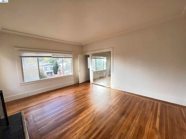 2418 Ashby Ave, Berkeley, CA 94705