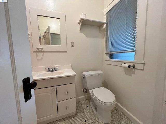 2418 Ashby Ave, Berkeley, CA 94705