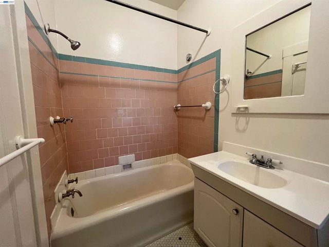 2418 Ashby Ave, Berkeley, CA 94705