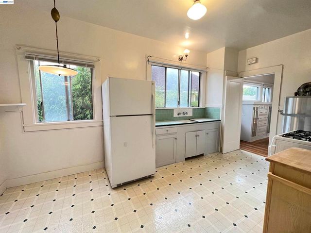 2418 Ashby Ave, Berkeley, CA 94705