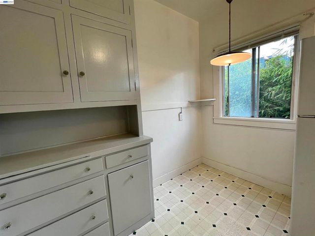 2418 Ashby Ave, Berkeley, CA 94705