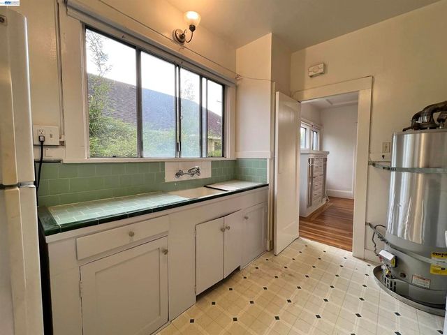 2418 Ashby Ave, Berkeley, CA 94705