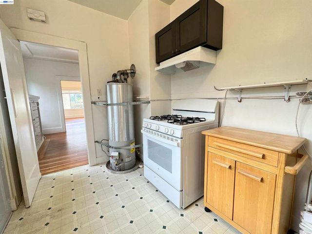 2418 Ashby Ave, Berkeley, CA 94705