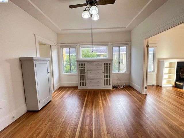 2418 Ashby Ave, Berkeley, CA 94705