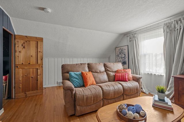 986 Galvin Avenue, West Saint Paul, MN 55118