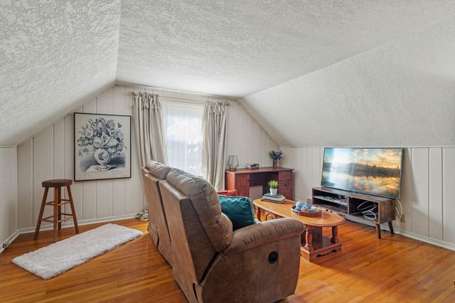 986 Galvin Avenue, West Saint Paul, MN 55118