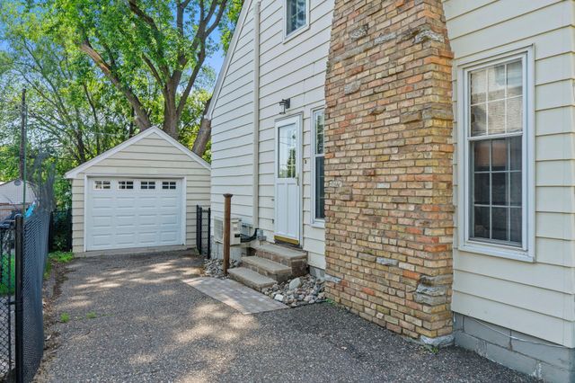 986 Galvin Avenue, West Saint Paul, MN 55118