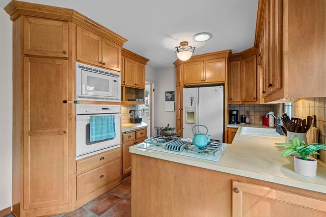 986 Galvin Avenue, West Saint Paul, MN 55118