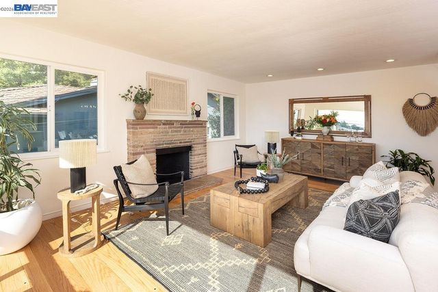 3175 Revere Ave, Oakland, CA 94605