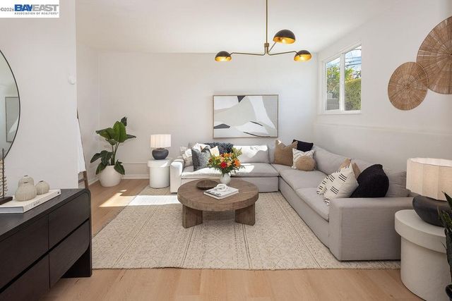 3175 Revere Ave, Oakland, CA 94605