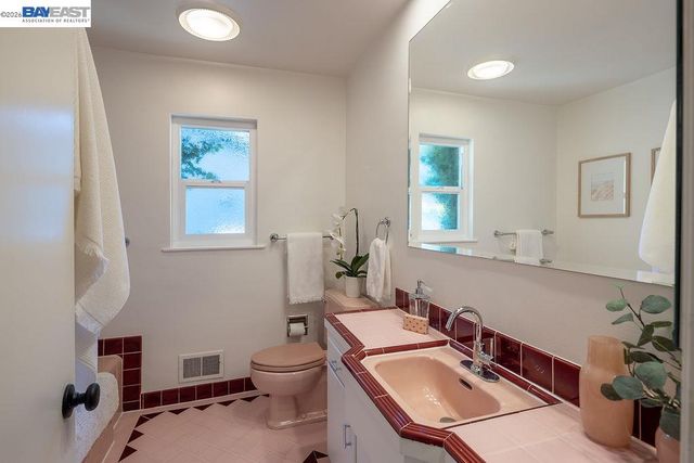 3175 Revere Ave, Oakland, CA 94605