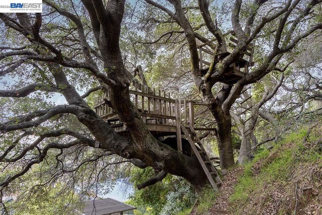 3175 Revere Ave, Oakland, CA 94605