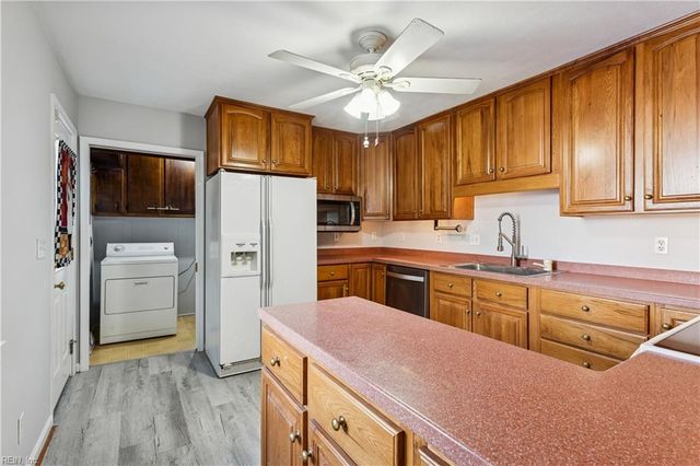 206 Shamrock AVE, Yorktown, VA 23693