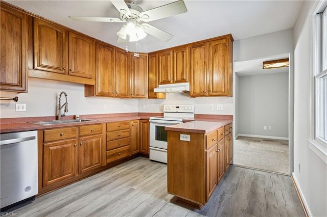 206 Shamrock AVE, Yorktown, VA 23693