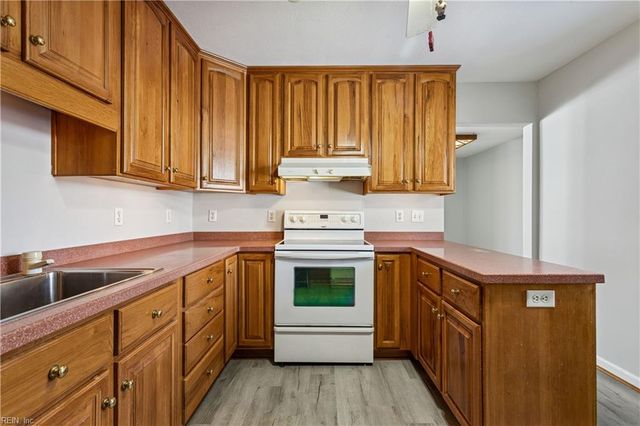 206 Shamrock AVE, Yorktown, VA 23693