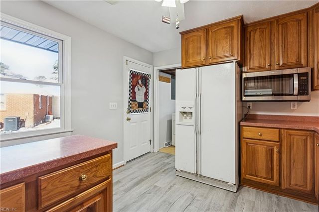 206 Shamrock AVE, Yorktown, VA 23693