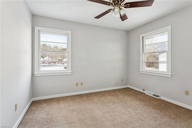 206 Shamrock AVE, Yorktown, VA 23693